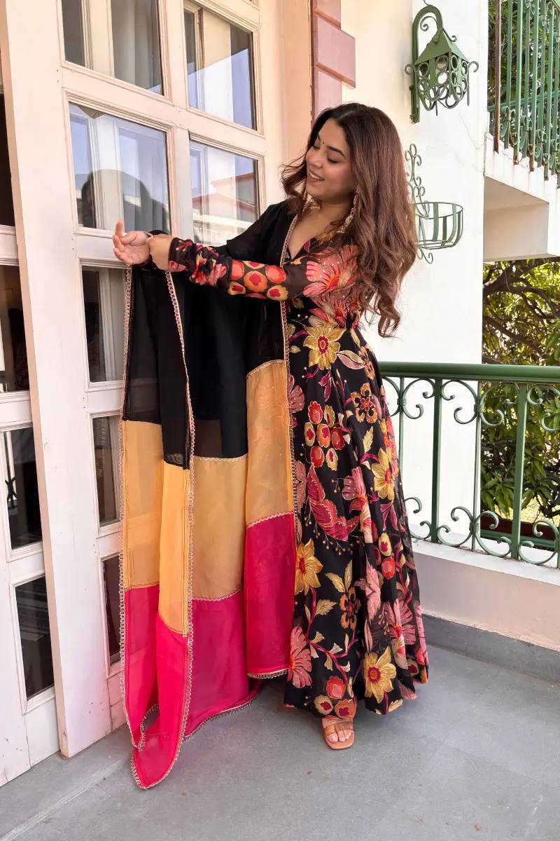 Enchanting Floral Dress for Fashion Lovers
