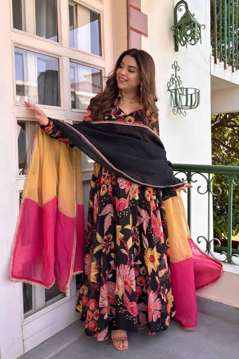 Enchanting Floral Dress for Fashion Lovers