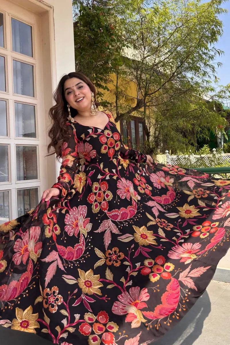 Enchanting Floral Dress for Fashion Lovers