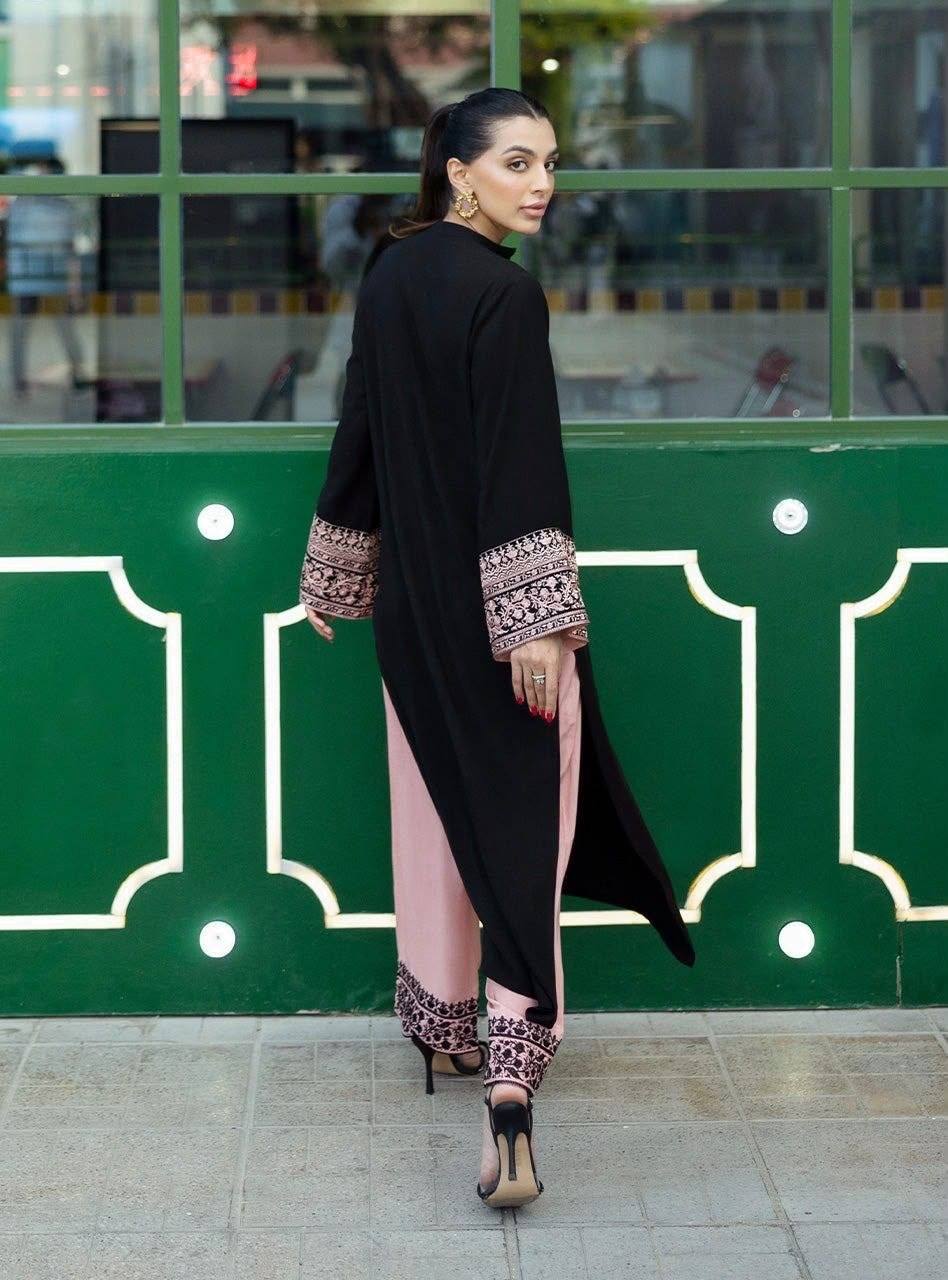Effortless Glamour for Confident Women