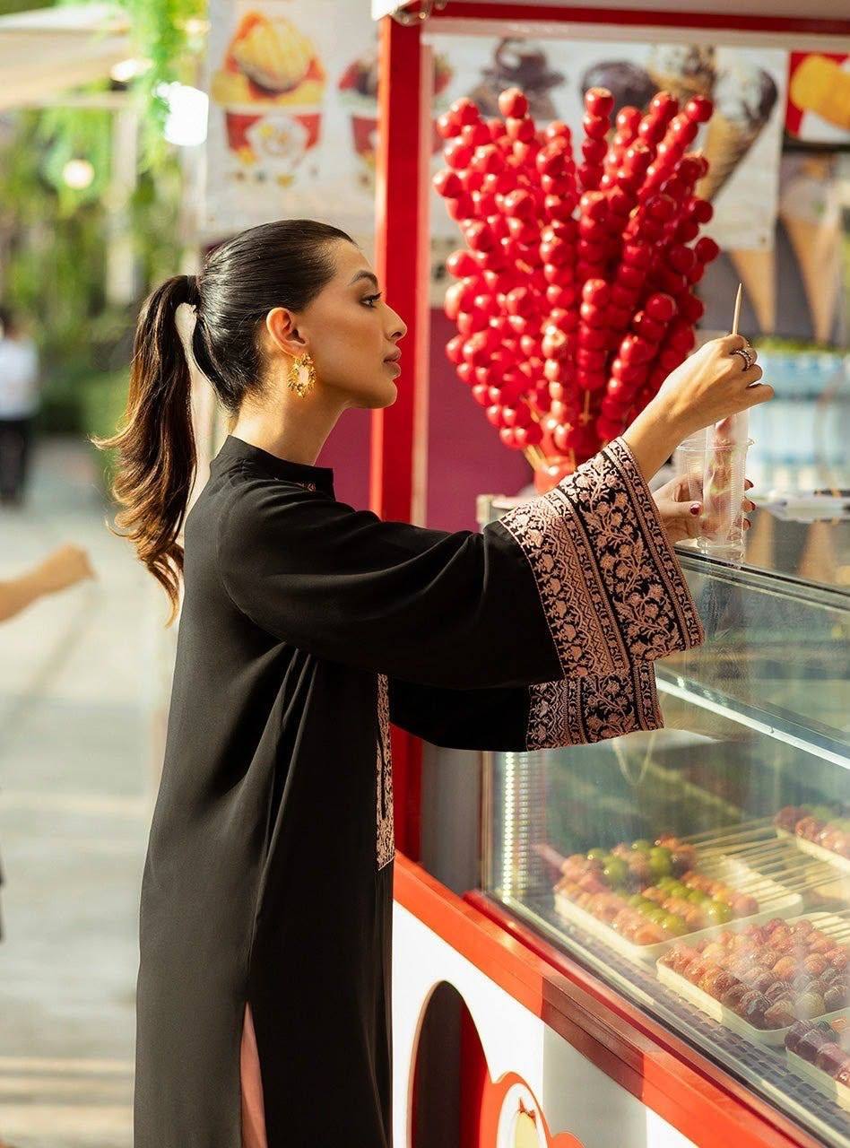 Effortless Glamour for Confident Women
