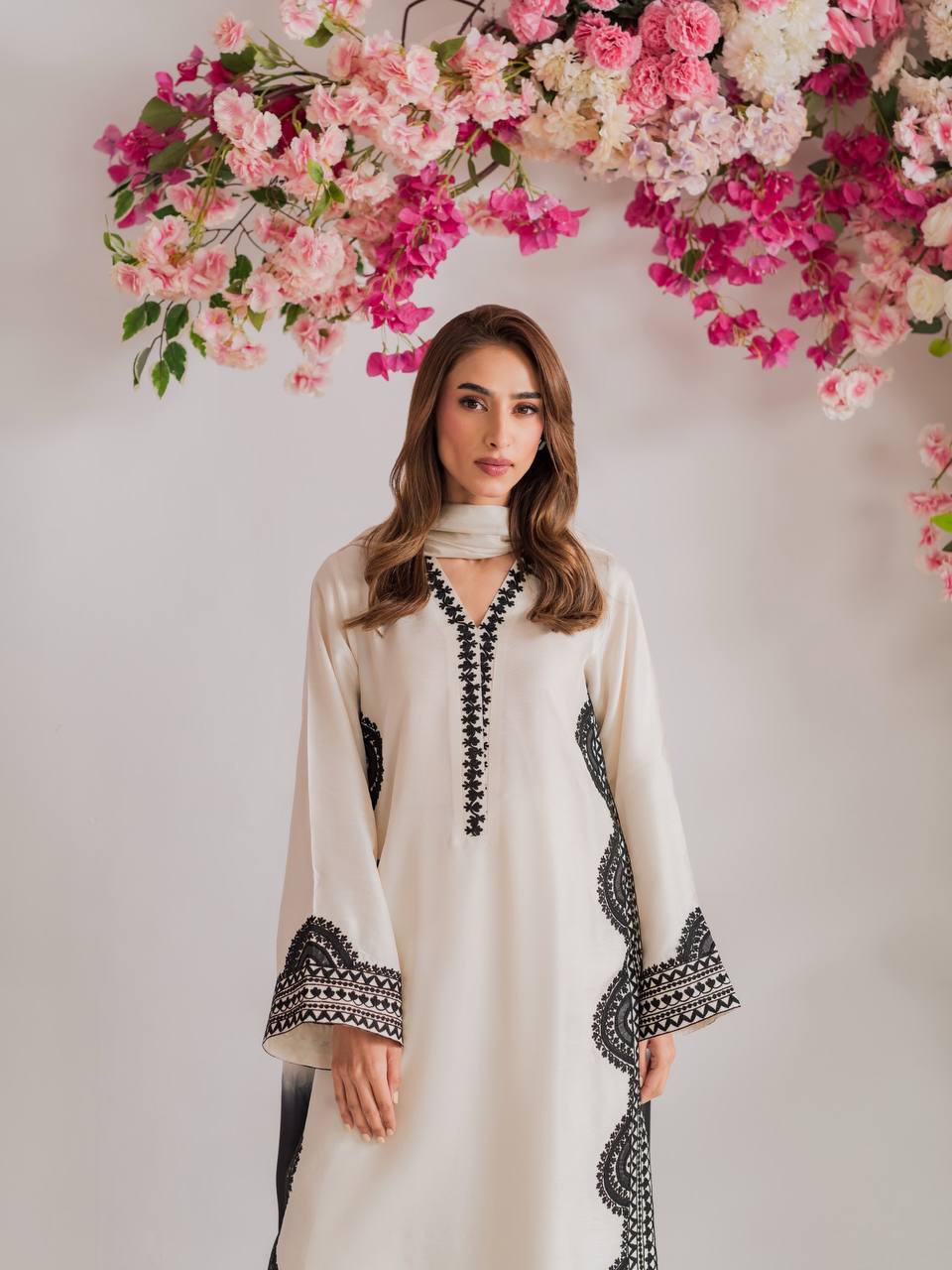 Chic Floral Embroidery Suit for Celebrations