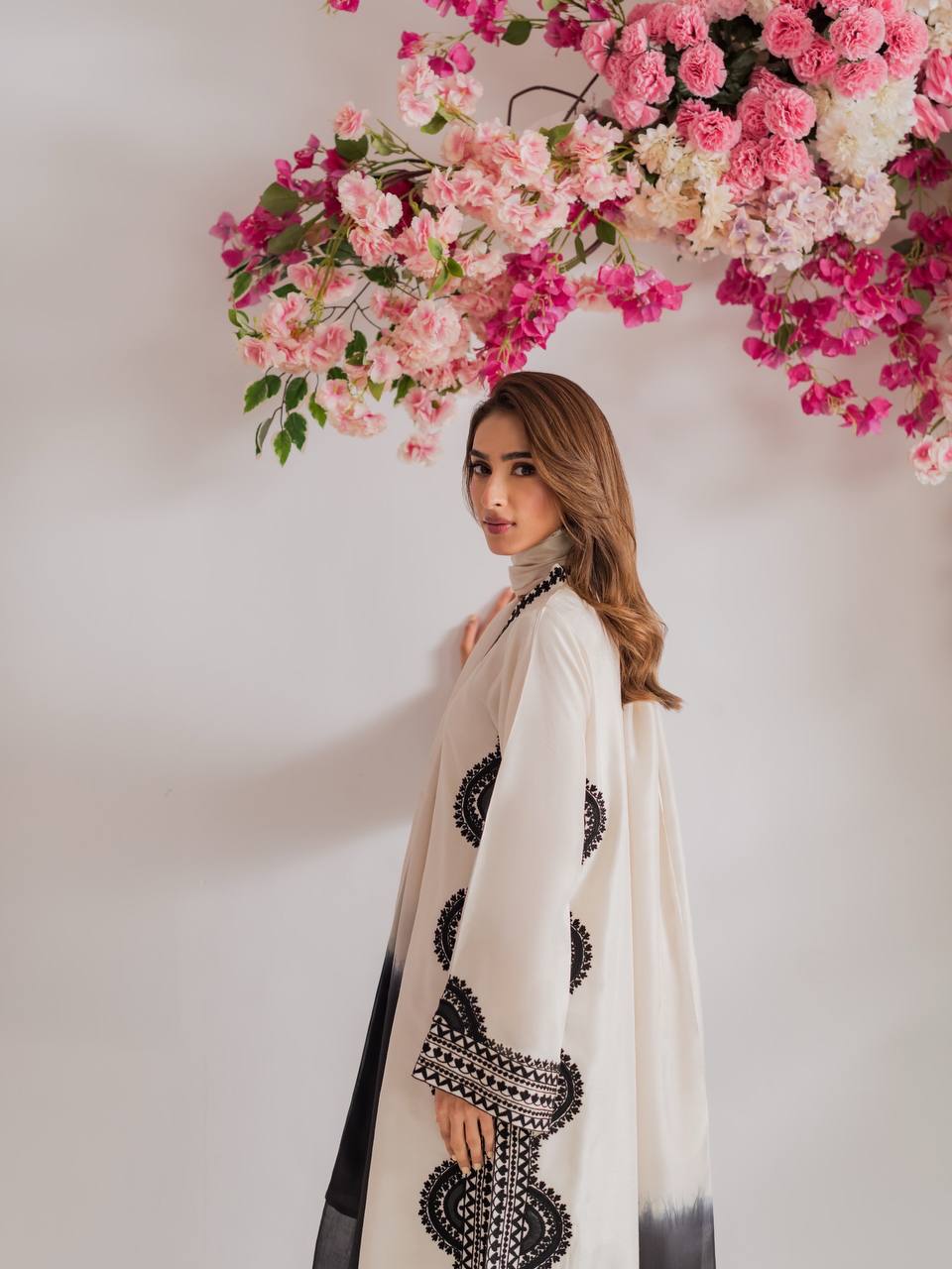 Chic Floral Embroidery Suit for Celebrations