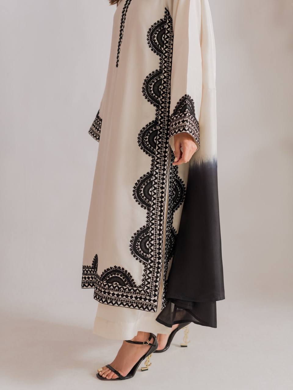 Chic Floral Embroidery Suit for Celebrations