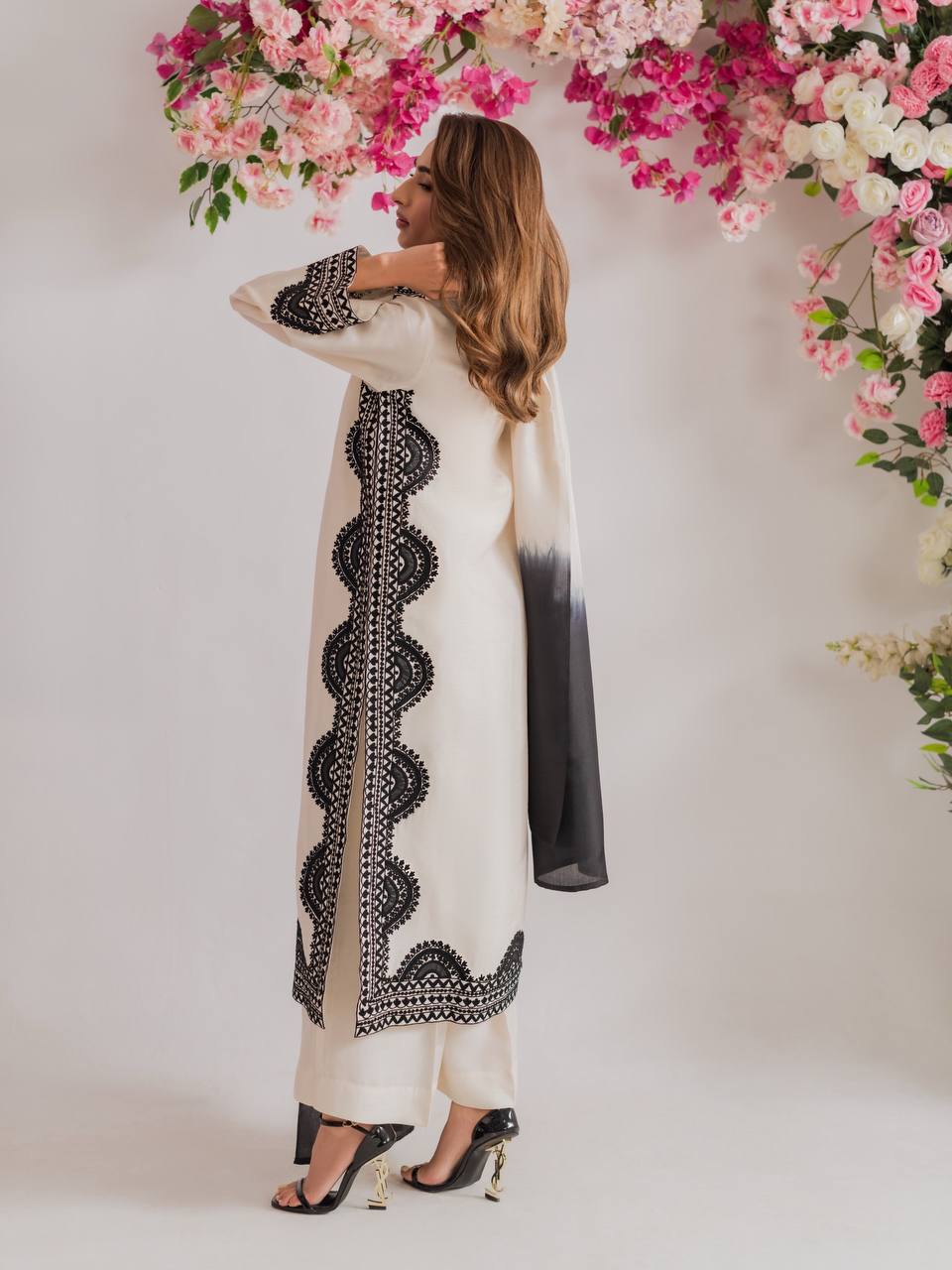 Chic Floral Embroidery Suit for Celebrations