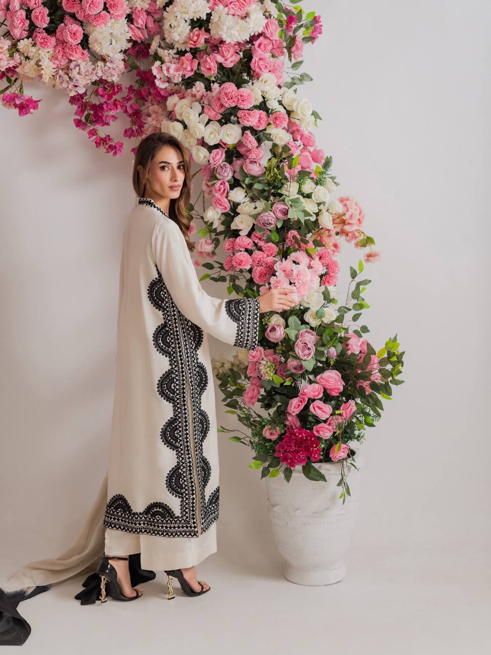 Chic Floral Embroidery Suit for Celebrations