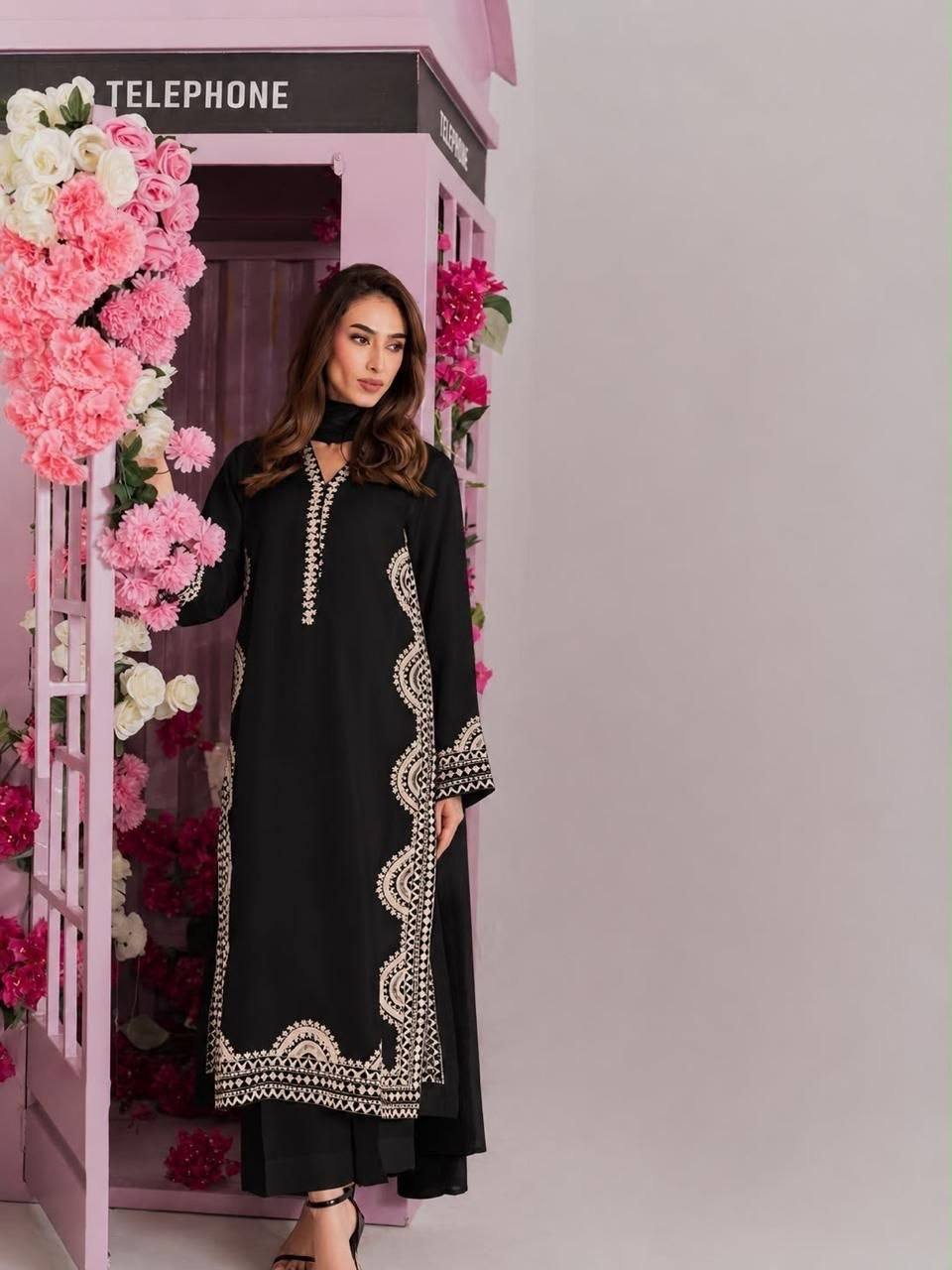Chic Floral Embroidery Suit for Celebrations