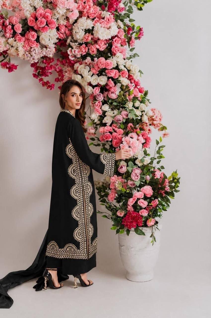 Chic Floral Embroidery Suit for Celebrations