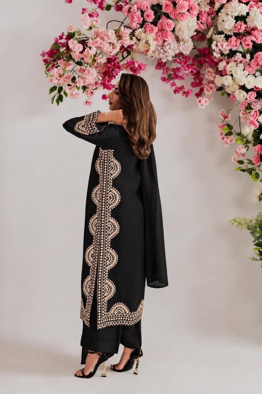 Chic Floral Embroidery Suit for Celebrations