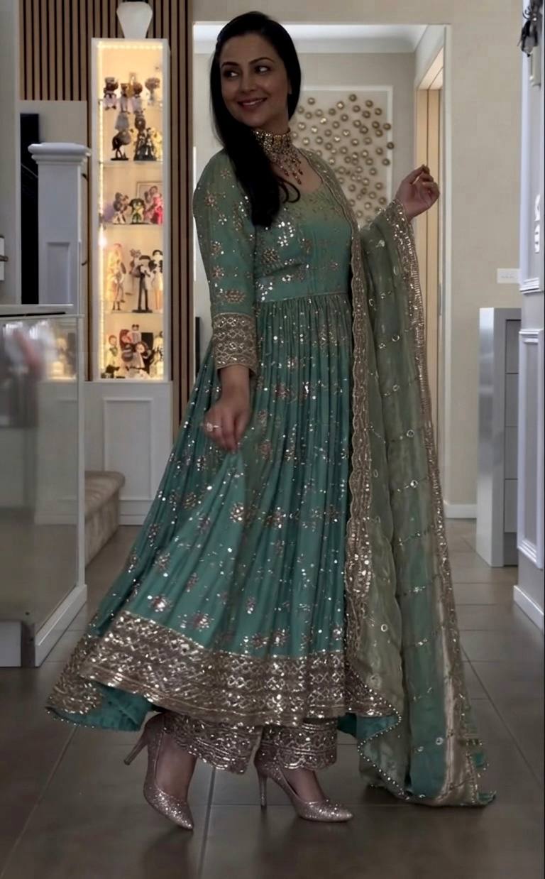 Opulent Style Green Gold Dress Delight