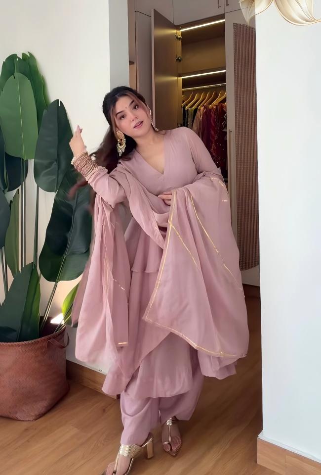 Chic Elegance Stunning Pink Outfit