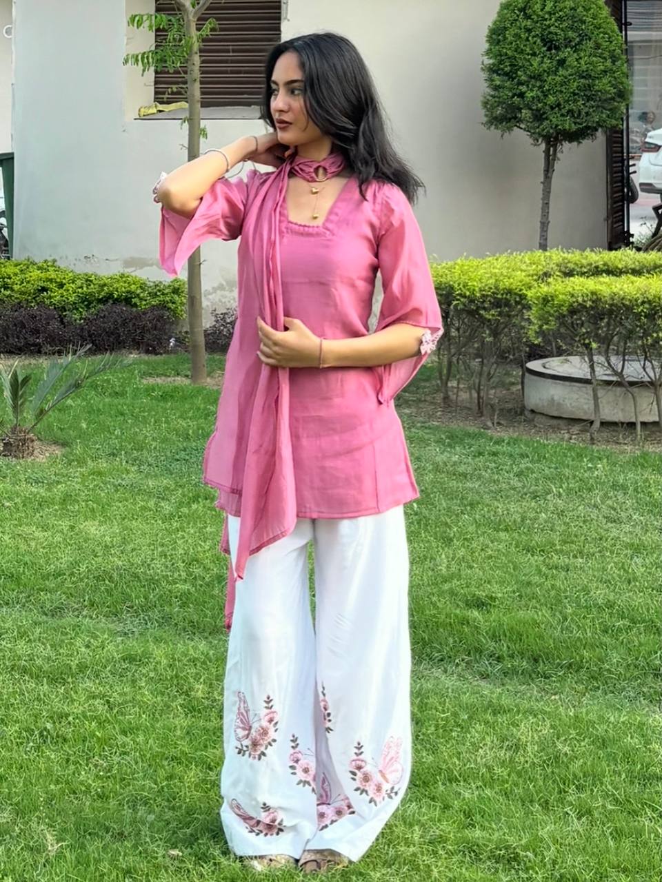 Modern Muse Walk with Effortless Charm