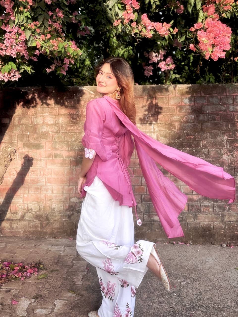 Modern Muse Walk with Effortless Charm