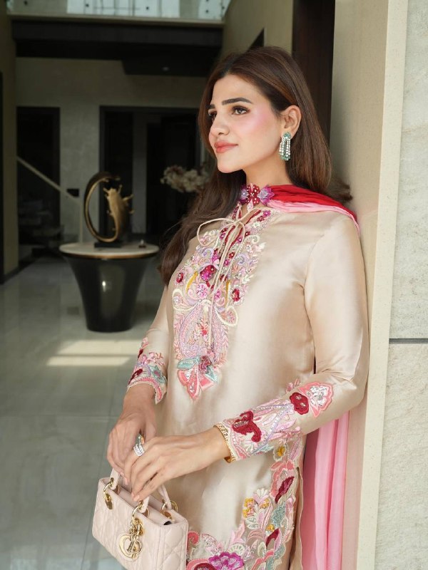 Timeless Beauty in Striking Ensemble