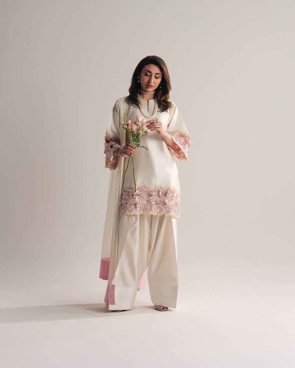 Chic Heritage White and Pink Ensemble