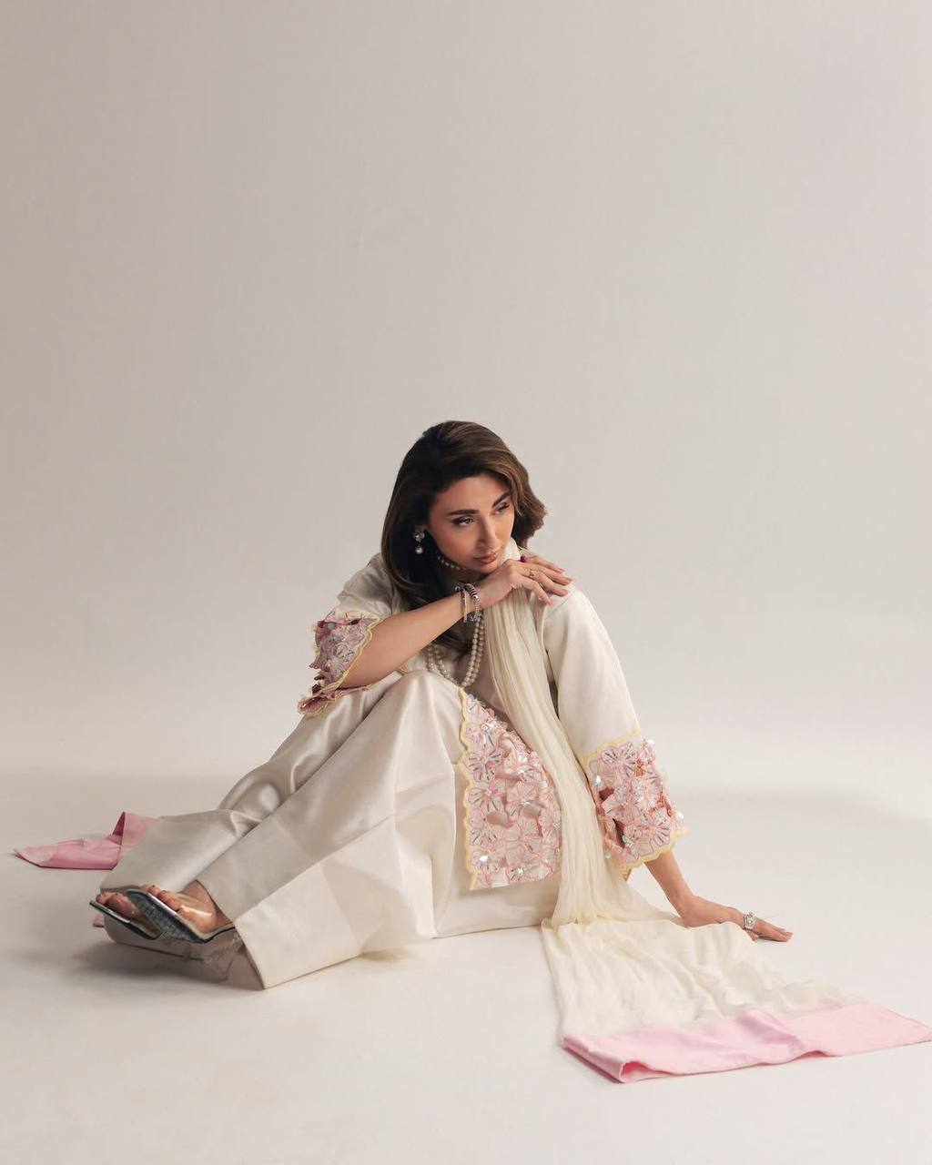 Chic Heritage White and Pink Ensemble