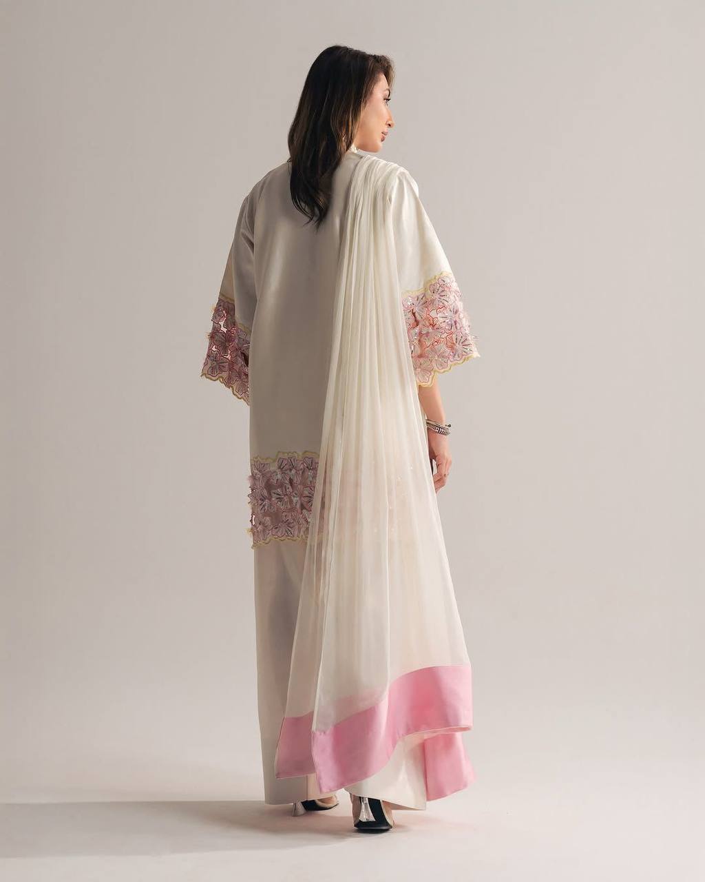 Chic Heritage White and Pink Ensemble