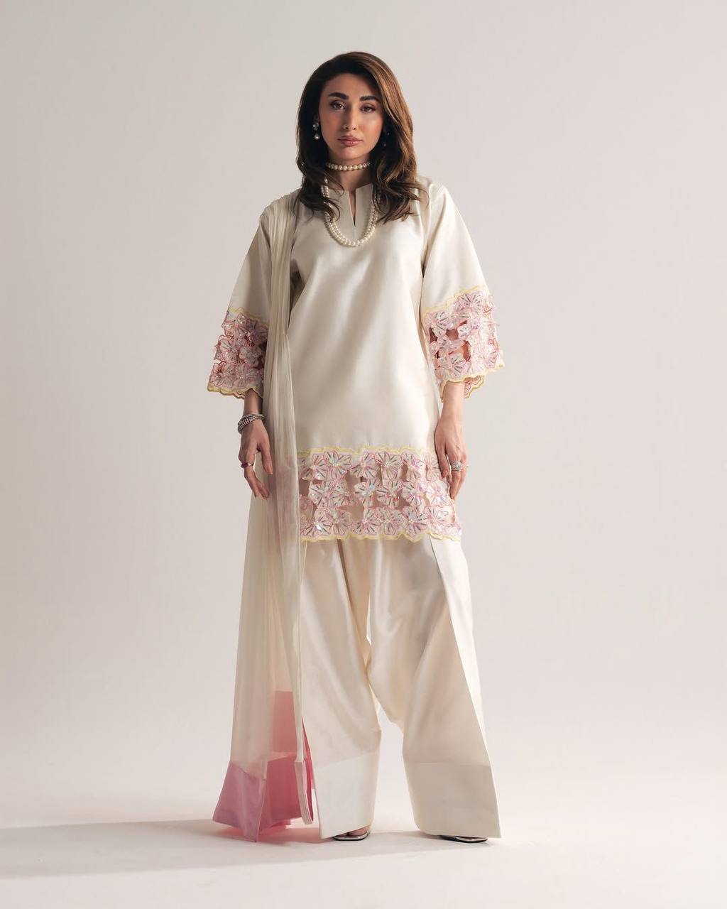Chic Heritage White and Pink Ensemble