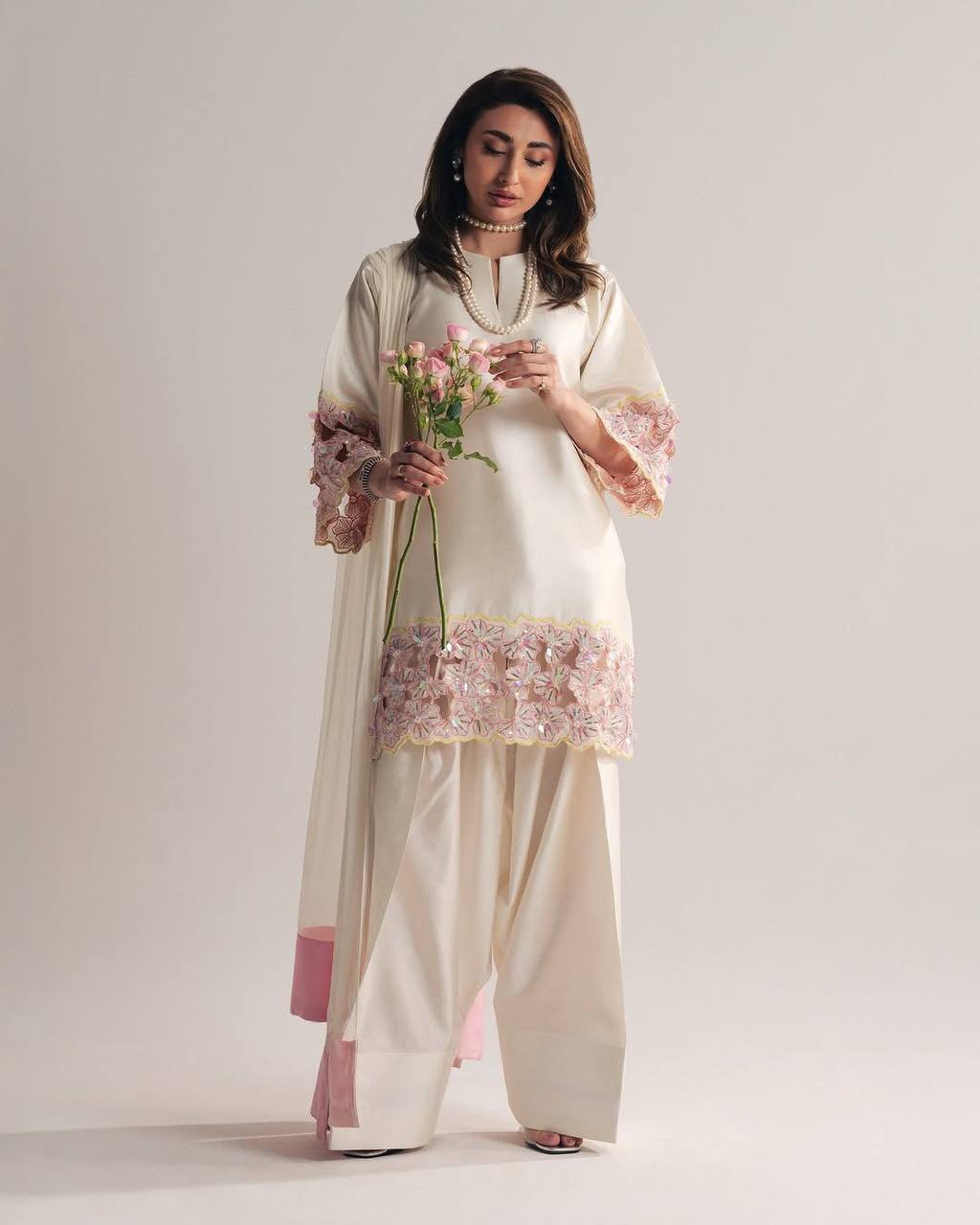Chic Heritage White and Pink Ensemble