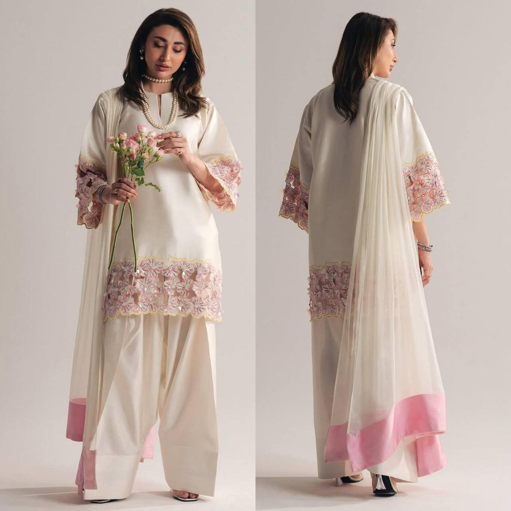 Chic Heritage White and Pink Ensemble