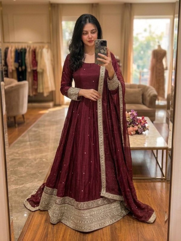 Radiant Selfie in Chic Maroon Ensemble