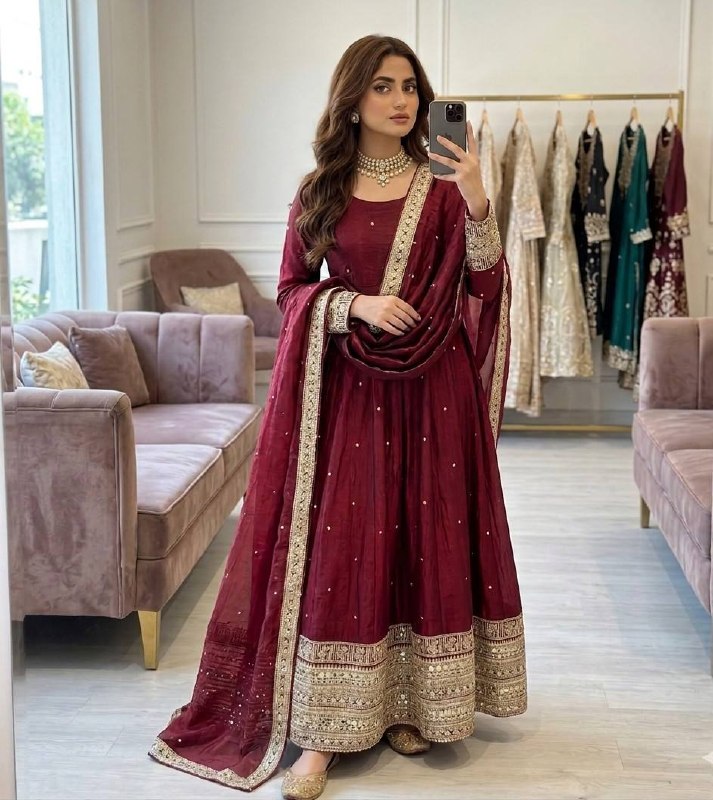 Radiant Selfie in Chic Maroon Ensemble