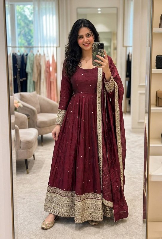 Radiant Selfie in Chic Maroon Ensemble