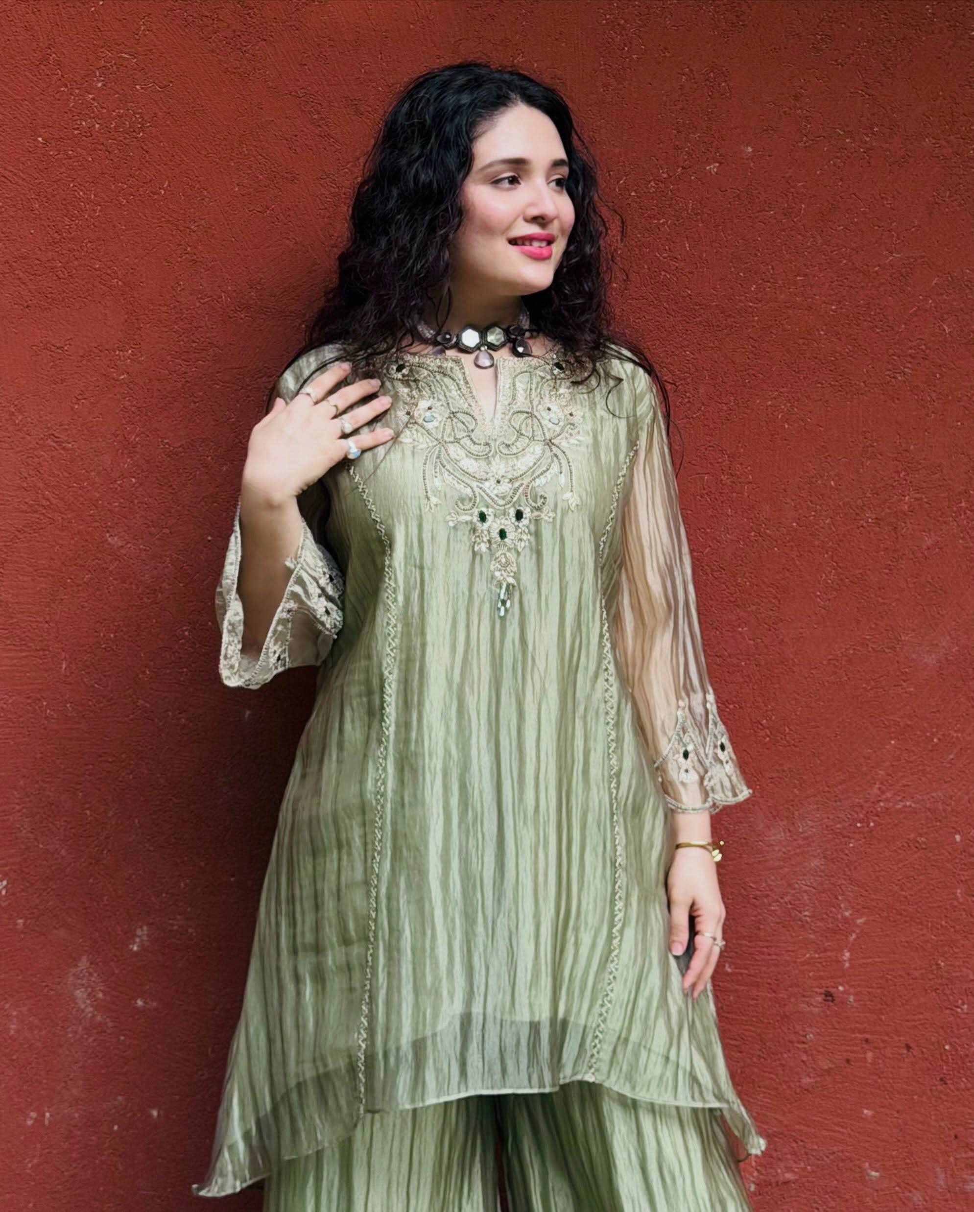 Verdant Beauty  A Woman's Floral Retreat