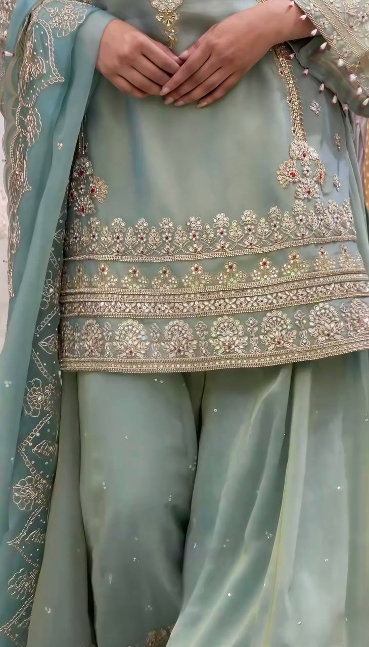 Elegant Tailored Suit for Confident Women