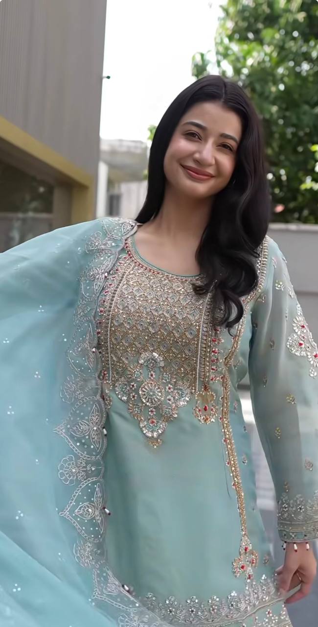 Elegant Tailored Suit for Confident Women