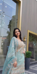 Elegant Tailored Suit for Confident Women