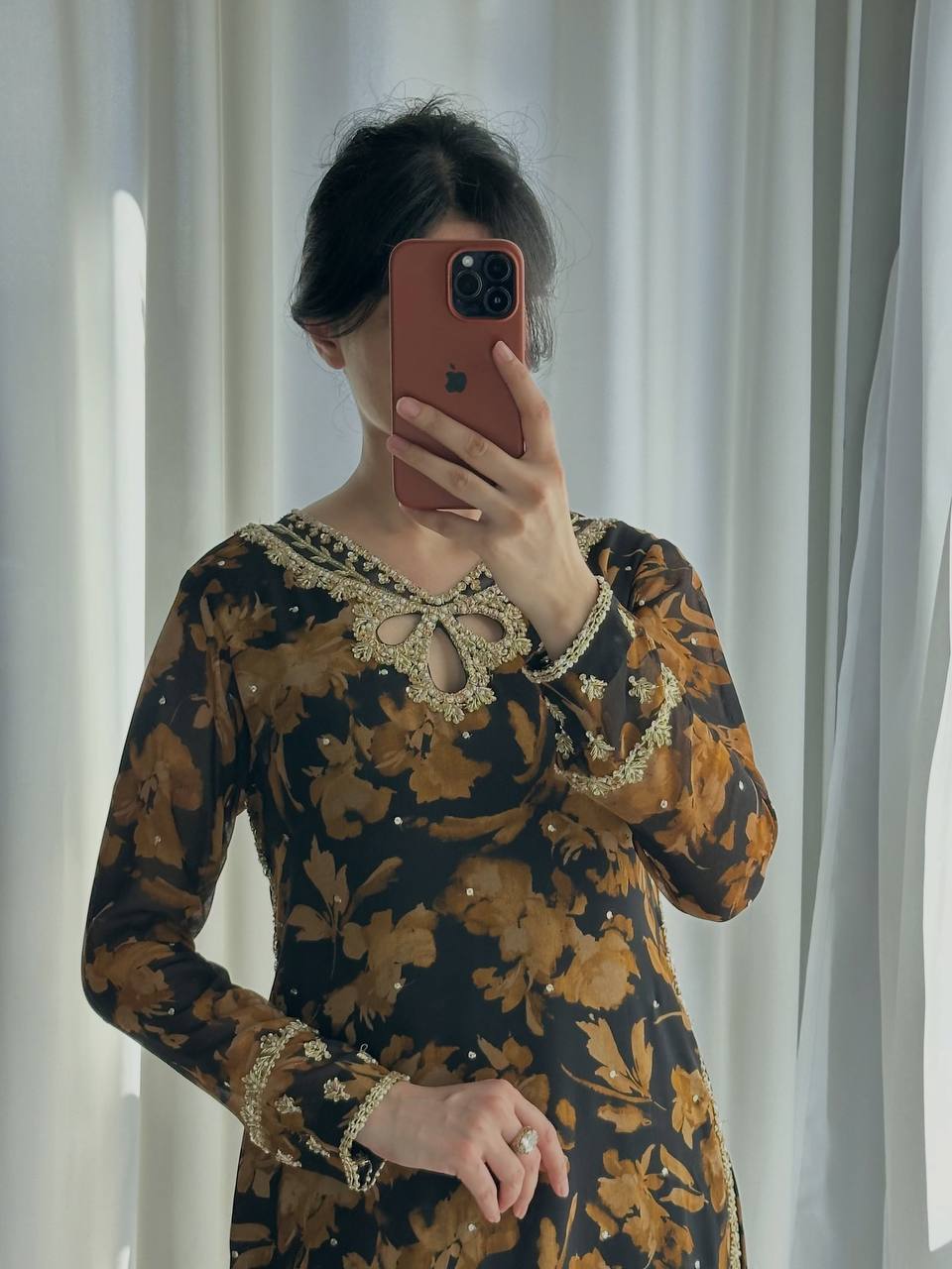 Radiant Style with Black and Gold