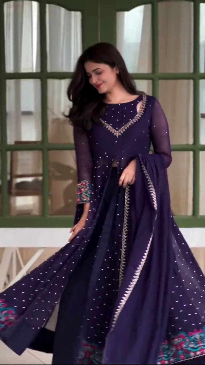 Chic Embroidered Anarkali for Festive Celebrations