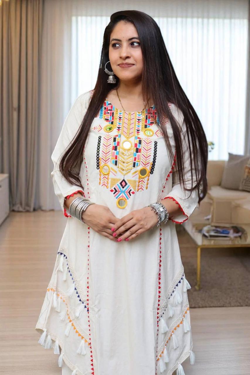 Stylish Heritage Outfit for Confident Women