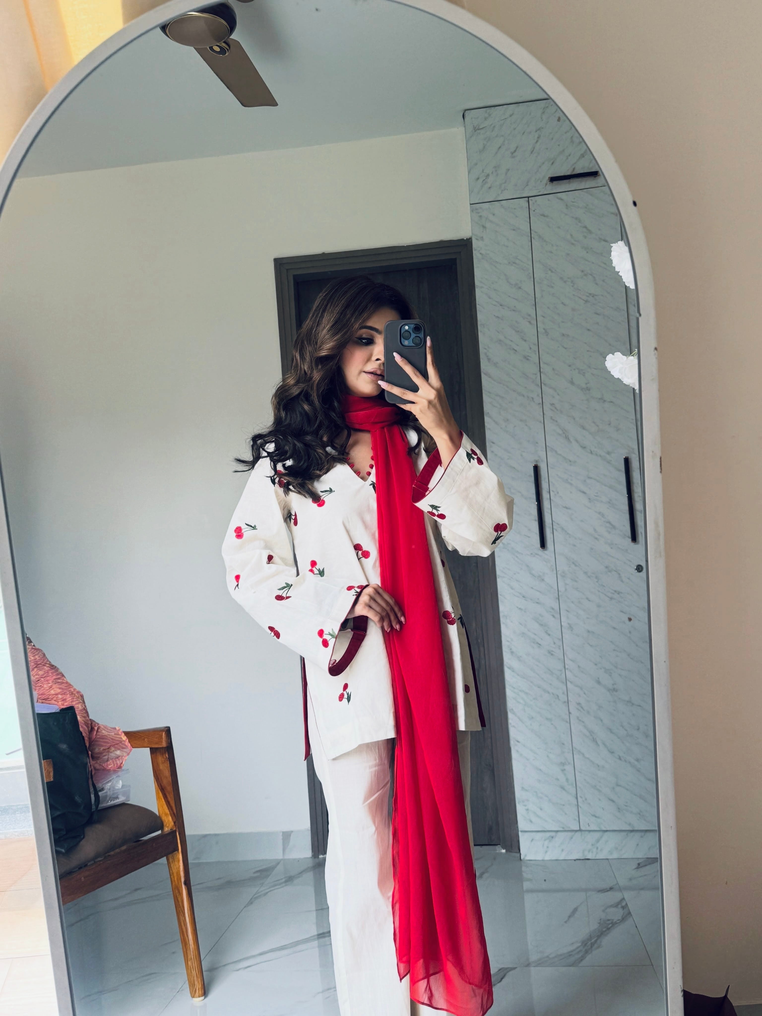 Selfie-Ready Capture Your Style in This Suit